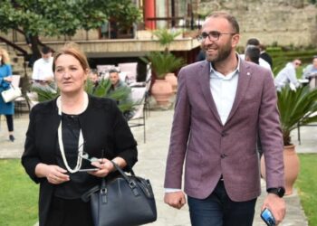 "Heroi Gazment Bardhi": Këshilltari i PD publikon artikullin e Flutura Açkës nga 2021: ‘Me djem të tillë, arritëm suksesin’