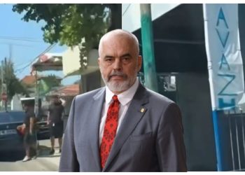 Hiqeni vetë ose do t’i kthejmë në parkun e lojërave