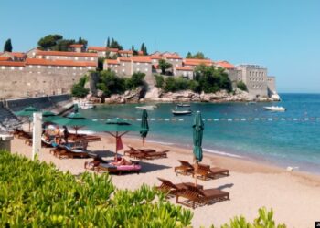 Hotelet në Mal të Zi reduktojnë kategorinë e "yjeve" për të shmangur taksën e lartë