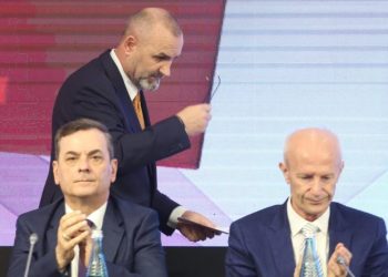 Tre vjet burg nëse tallesh dhe përbuz “udhëheqësit”