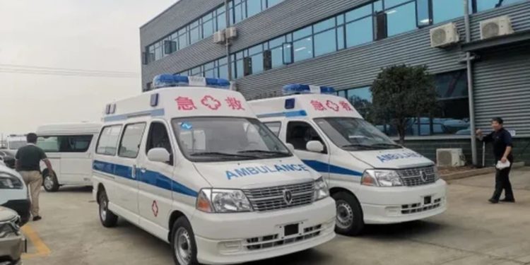 Mrekulli në Kinë/ 3-vjeçari bie nga kati i 18-të i ndërtesës, pema i shpëton jetën, pësoi disa lëndime të lehta