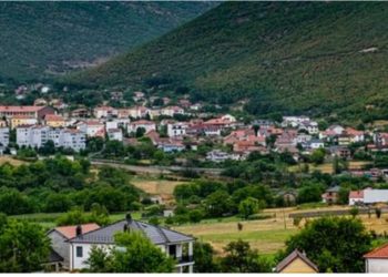 “Gra të vetmuara e të braktisura dhe fëmijë që mezi i njohin baballarët”/ Reportazhi i Daily Mail për Hasin