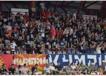 “Dhoma gazi për shqiptarët”/ Thirrje anti-shqiptare në ndeshjen Maqedoni-Rumani