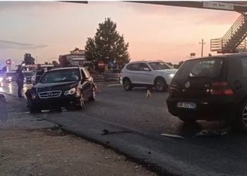 Aksident tjetër në autostradën Lushnje-Fier, përplasen dy automjete, lëndohen dy drejtuesit