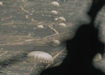 VIDEO dhe FOTO/ Një shkretëtirë me rrënoja, pluhur dhe varre, ja si duket Gaza nga qielli