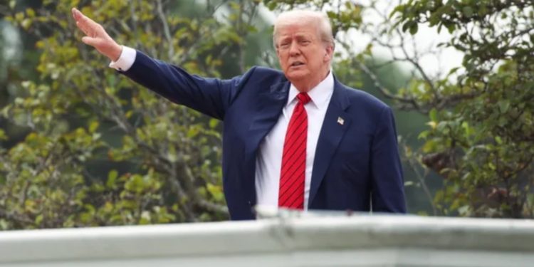 “Çdo gjë që bëj, e financoj unë”, Trump bën dalje të papritur në çatinë e Shtëpisë së Bardhë, inspekton punimet për sallën e re të banketeve që do të kushtojë 200 mln dollarë