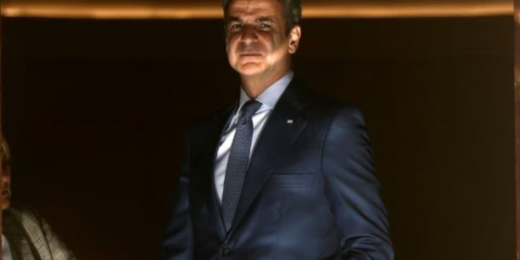 Mashtrimi me subvencionet e BE-së për bujqësinë, Politico: Kryeministri grek Mitsotakis po bllokon hetimin e plotë ndaj ministrave