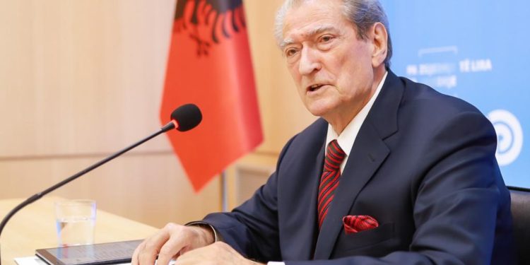 “Akt prej xhelati ndaj fjalës së lirë!” Policia rrethon ambientet e News24/ Berisha: Hakmarrjeje primitive e Ramës, kërkon të mbrohet nga lajmi i paanshëm