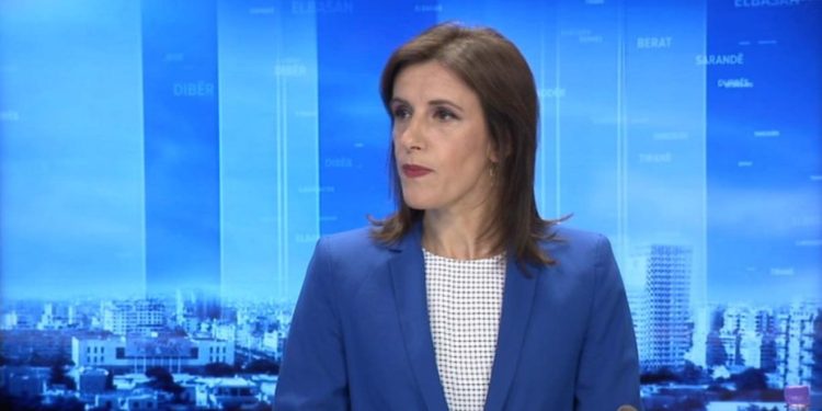 “Do të ringrihet edhe më e fortë!” Policia rrethoi News24, gazetarja Klodiana Lala: Ingranazh që është vënë në lëvizje e s’do ndalet