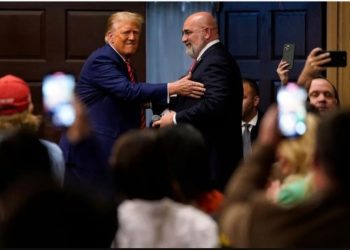 Trump nderon Chris LaCivita me dekoratën e lartë ushtarake, për plagët e mara në luftë