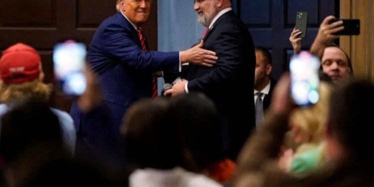 Trump nderon Chris LaCivita me dekoratën e lartë ushtarake, për plagët e mara në luftë