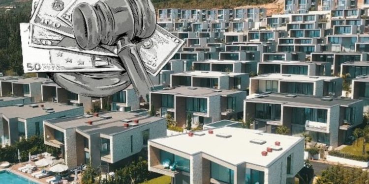 Vilë në Palasë për 100 mijë euro? Loja me ankandet, çfarë fshihet pas “zhvlerësimit” të pronave të krimit