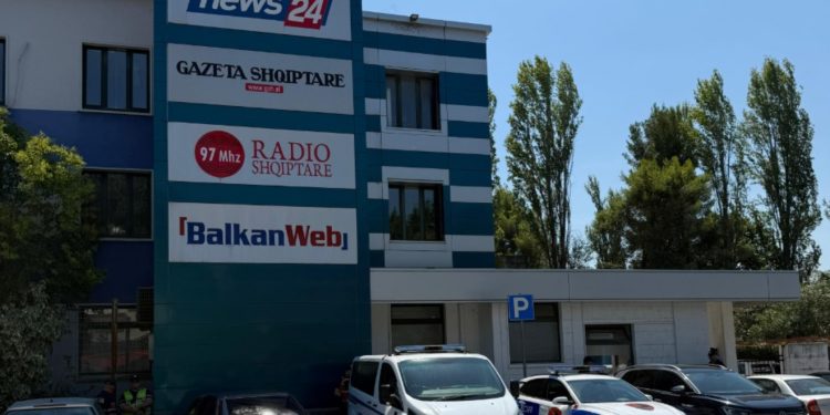 Policia rrethoi ambientet e medias News24/ Ministria e Ekonomisë: Janë dy kontrata qiraje për dy prona të ndryshme! Njëra prej tyre e vlefshme deri në 2033…