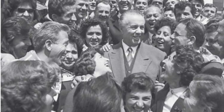 “Ditari i një diktature”, Corriere della Sera: Shqipëria e Enver Hoxhës në filmin e Roland Sejkos