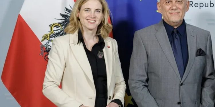 Bomba diplomatike në Austri: Ambasadori shqiptar “plagjiator” me një të kaluar të mundshme në shërbime sekrete