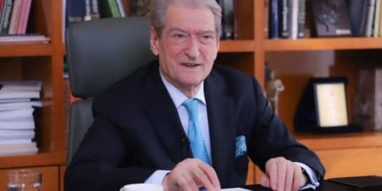 “Përfshirje direkte e qeverisë Rama në aktivitetet e grupeve kriminale”/ Berisha: 5 leje ndërtimi për kulla vetëm në Golem, kartelit të Elbasanit