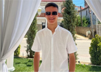 “Nuk kam dashur të bëj vrasje”/ Vrau me thikë në zemër bashkëmoshatarin, Enedio Guri përlotet në sallën e gjyqit: Jam shumë i penduar! Ngushëllime për familjen