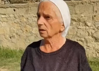 “Janë bërë njerëzit si bagëti”, flet e afërmja e 32-vjeçarit të vrarë në Divjakë: Nuk e di a kishte ndonjë sherr, ai për 10 ditë do ikte në Gjermani! Ishte djalë i mirë e punëtor