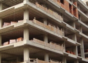 Punëtorët ranë nga lartësia në kantierin e ndërtimit në Tiranë, nën hetim administratori dhe përgjegjësi i sigurisë