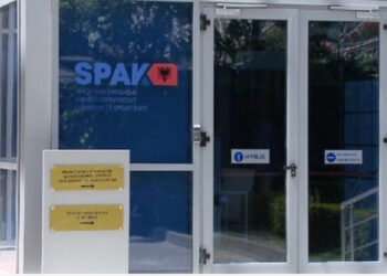 Vëllai i Erion Veliajt paraqitet në SPAK, Arbër Veliaj do merret në pyetje si person në dijeni