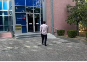 Deklaroi se po sqaronte pozitën e tij, vëllai i Erion Veliajt rikthehet në SPAK pa mbushur 24 orë