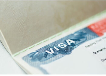 Çdo shkelje që mund të çojë në dëbim/ Administrata e Trump rishikon 55 milionë të huajt me viza amerikane