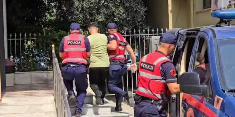 Vrau 32-vjeçarin për një kanal vaditës në Divjakë/ Gjykata e Fierit lë në burg Xhesion Toromeni