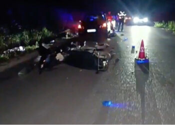 Aksident në Kuçovë/ Makina përplas motorin, plagosen babë e bijë