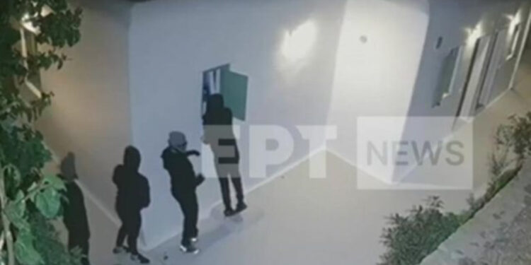 Vidhnin turistët në Mykonos, arrestohen 4 ‘skifterët’ shqiptarë