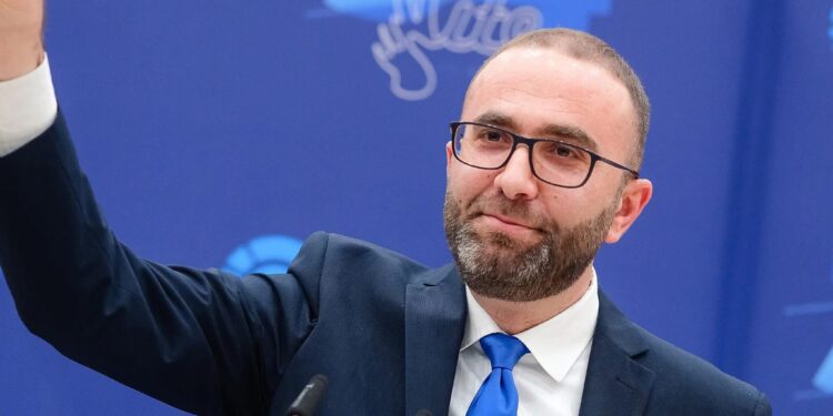 Gazment Bardhi zbulon skandalin në Lushnje: Korrupsioni dhe krimi i organizuar lidhin Belinda Ballukun me terroristët elektoralë në Fier