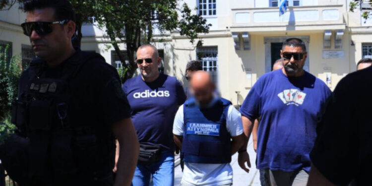 Pandeli Nakoleci paraqitet sërish sot në gjykatën greke, ndërsa në Shqipëri mbahet funerali i 36-vjeçares/ Çfarë pritet të ndodhë me kujdestarinë e fëmijëve?