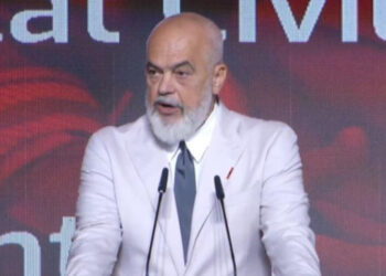 Rama: Flakët nuk i shuan ekspertët online, por djersa dhe guximi i punonjësve në vijën e zjarrit