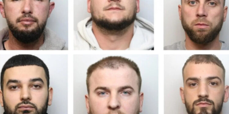 Gabimi i liderit u bë dera për policinë, zbulohet “Call Center”-i e drogës në Angli, 6 shqiptarë në pranga  