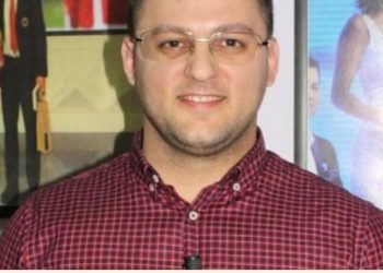 Mes divorcit e dashurisë, ja konflikti që solli për disa orë largimin nga banesa të ish-zyrtarit të AKSHI-t. Kush është gruaja që…!