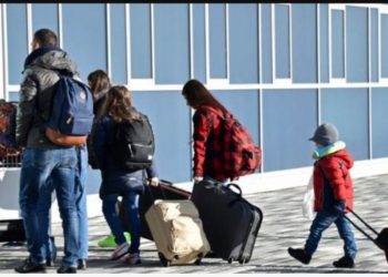 Vendi po zbrazet! 10% e shqiptarëve duan të ikin që këtë vit, 33% brenda dekadës