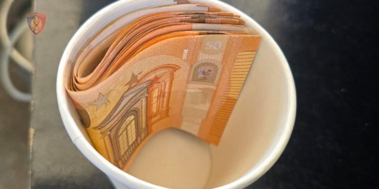 EMRAT/ Kërkuan para pronarëve që mos të hiqnin tendat që zinin hapësirat publike, arrestohet punonjësi i IMT, shpallet në kërkim një inspektor