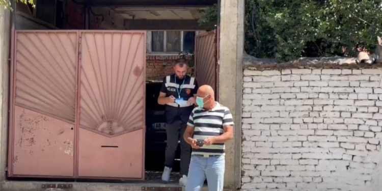 60-vjeçari u gjet i dekompozuar në banesën e tij në Korçë, vëllai: Nuk kishim komunikuar prej muajsh