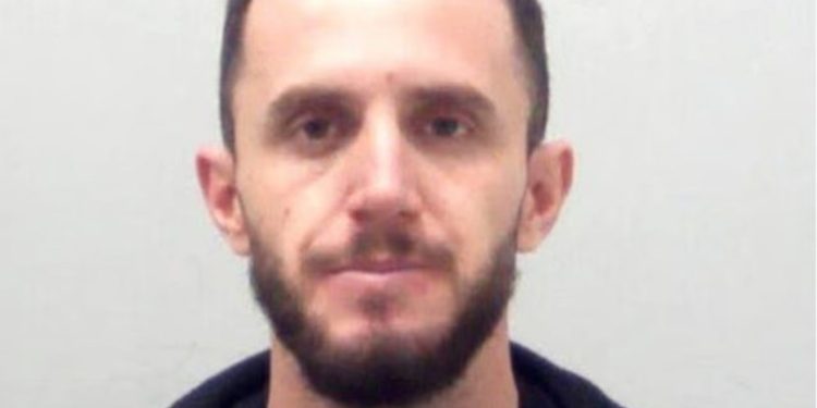 EMRI/ Shqiptari nuk “zë mend”/ Pas dëbimit nga Anglia rikthehet me gomone, vijon me aktivitetin kriminal, dënohet me 30 muaj burg