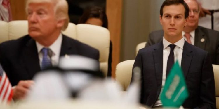 Gazetari i njohur Peter Lucas: Trump e ka mendjen te Shqipëria kur ngatërrohet, sepse ka hallin e Sazanit