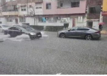 Moti i keq dhe stuhia sjellin probleme, ndërpritet energjia elektrike në disa zona në Durrës