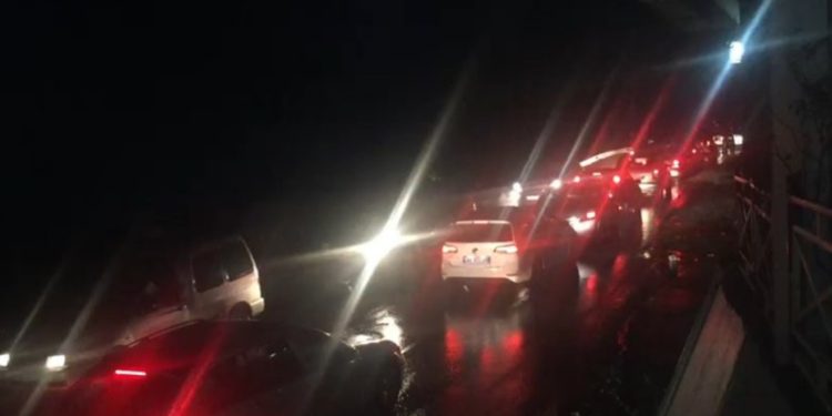 Radhë kilometrike e automjeteve që largohen nga plazhet e Tales, Shëngjinit dhe Velipojës, vijon prej më shumë se 6 orësh trafiku i rënduar