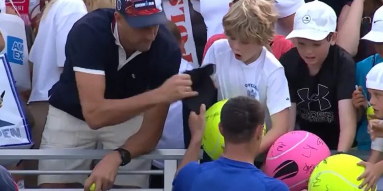 VIDEO/ CEO i një kompanie polake shkakton kaos në US Open, i rrëmben një fëmije kapelen e nënshkruar nga duart nga tenisti