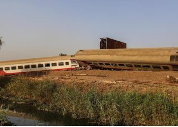 Treni në Egjipt del nga shinat, humbin jetën 3 persona dhe plagosen 94 të tjerë