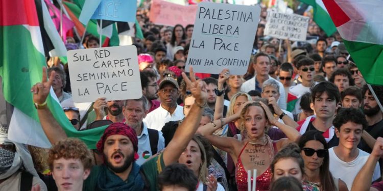 Festivali i 82-të i Filmit në Venecia, mijëra njerëz protestojnë në rrugët e Venecias për veprimet e Izraelit në Rripin e Gazës