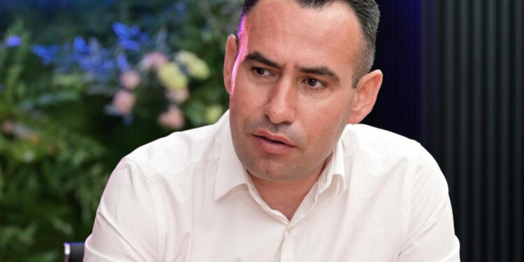 Almer Toska, drejtuesi i portalit Timoni.al, kërcënohet pas investigimit mbi Lul Morinën dhe lidhjet e tij politike