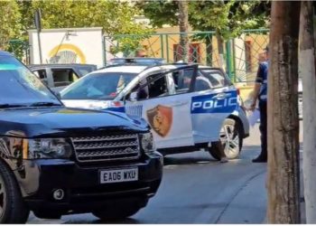 Aksident në Ballsh, 18-vjeçari përplas me makinë fëmijën 7 vjeç