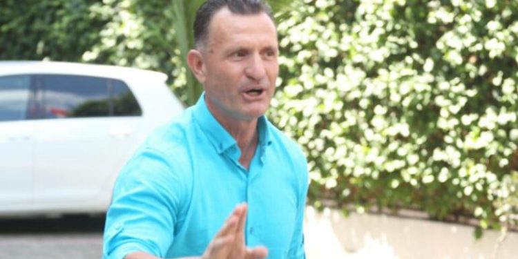 Ilir Meta sot në SPAK për të zbuluar akuzat, avokati i tij mbërrin në prokurori.