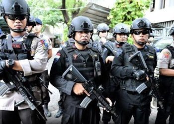 Indonezi, protestuesit digjnë një ndërtesë qeveritare, të vdekur dy persona