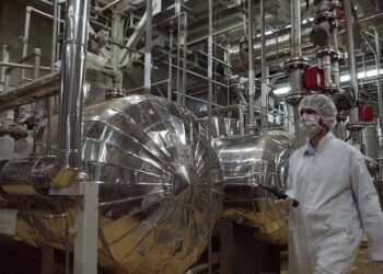 Inspektorët bërthamorë rikthehen në Iran, megjithatë ripërtëritja e sanksioneve duket e paevitueshme.