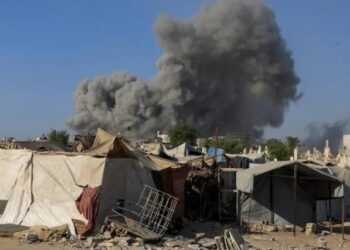 Intensifikimi i bombardimeve në Rripin e Gazës, teksa Izraeli përgatitet të pushtojë qytetin më të madh.